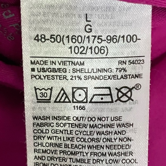 Very flattering sports bra from Gap - Picture 6 of 6